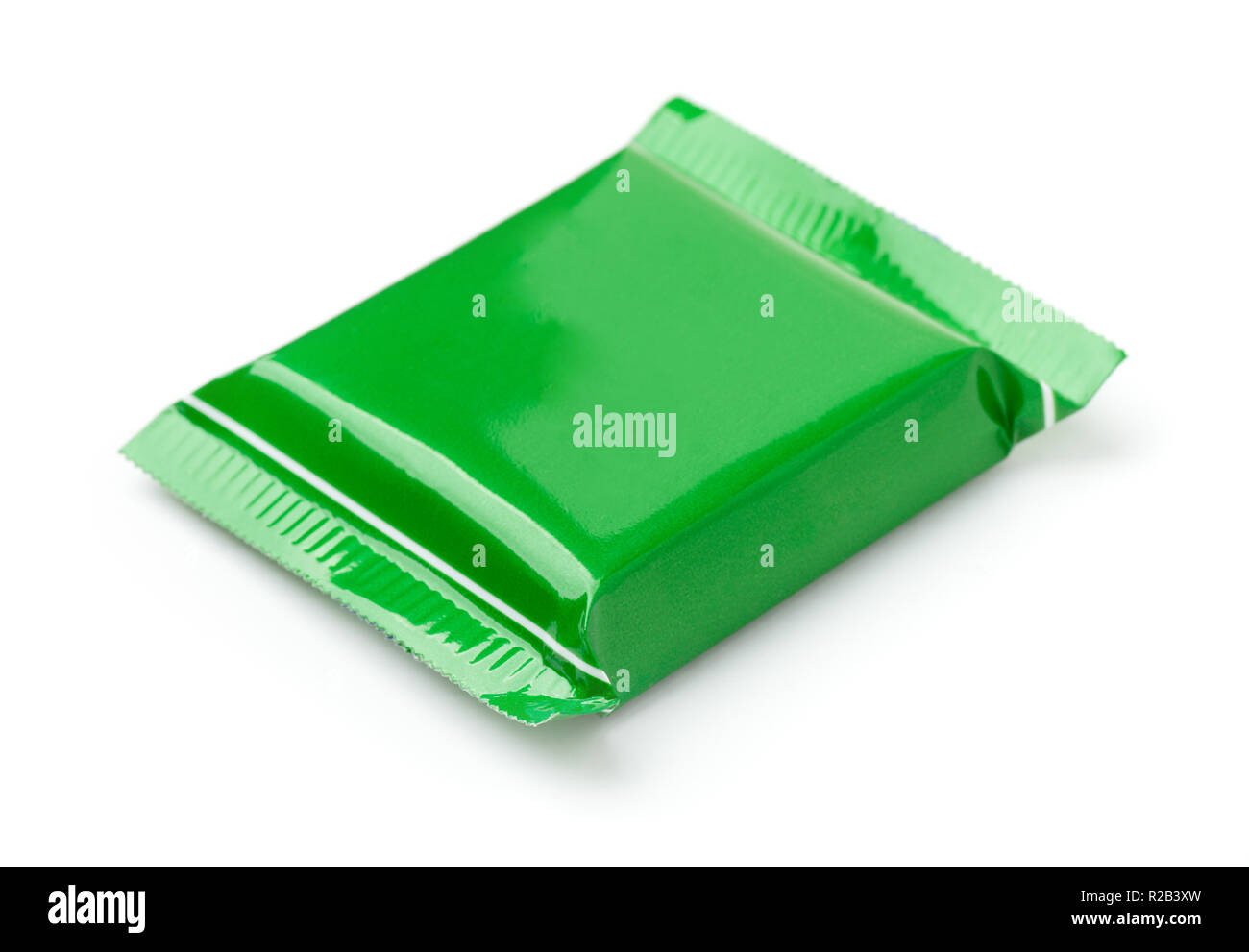 Cibo verde il sacchetto in plastica isolato su bianco Foto Stock