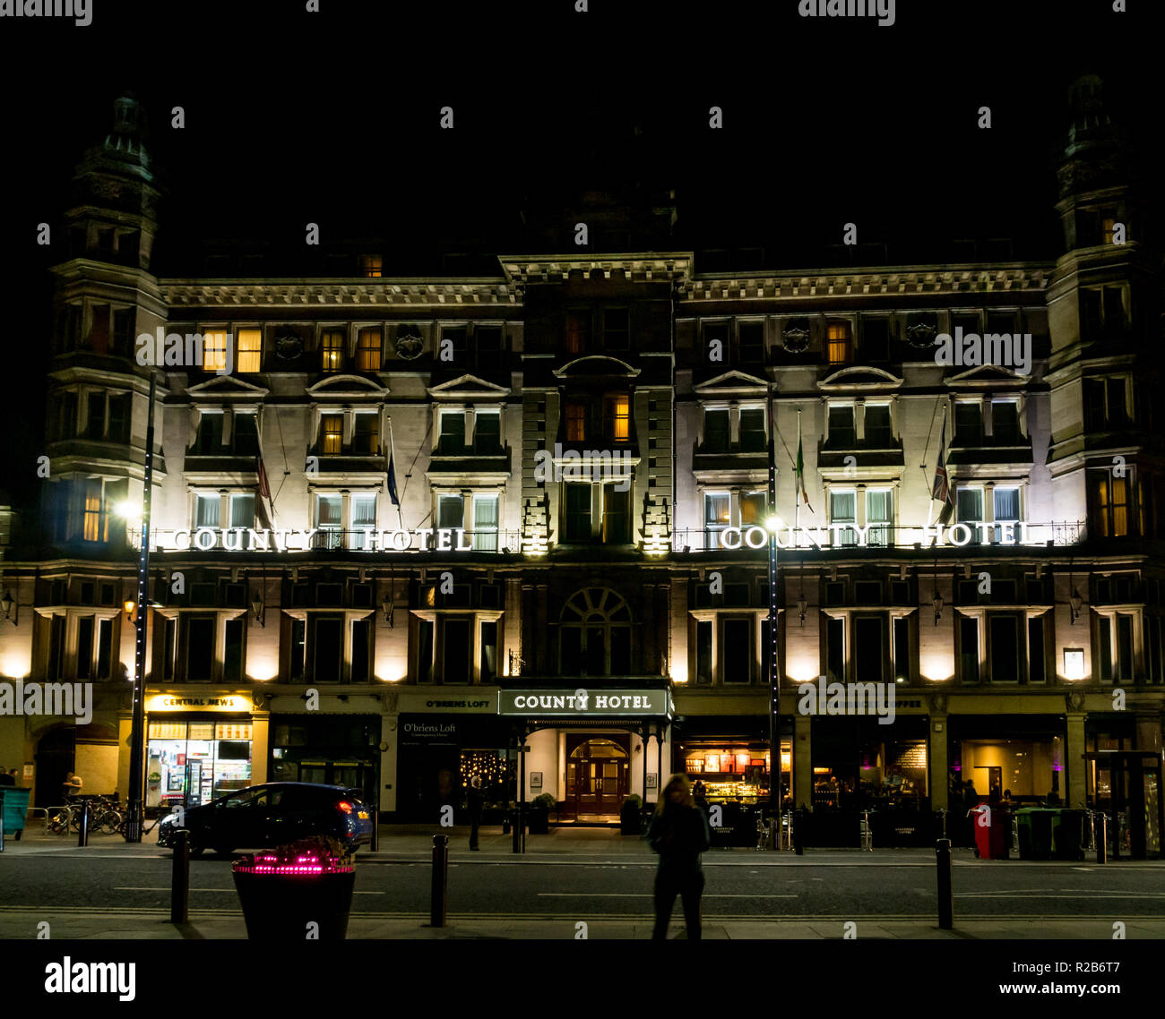 Grand hotel vittoriano, County Hotel illuminata di notte, Newcastle Upon Tyne, England, Regno Unito Foto Stock