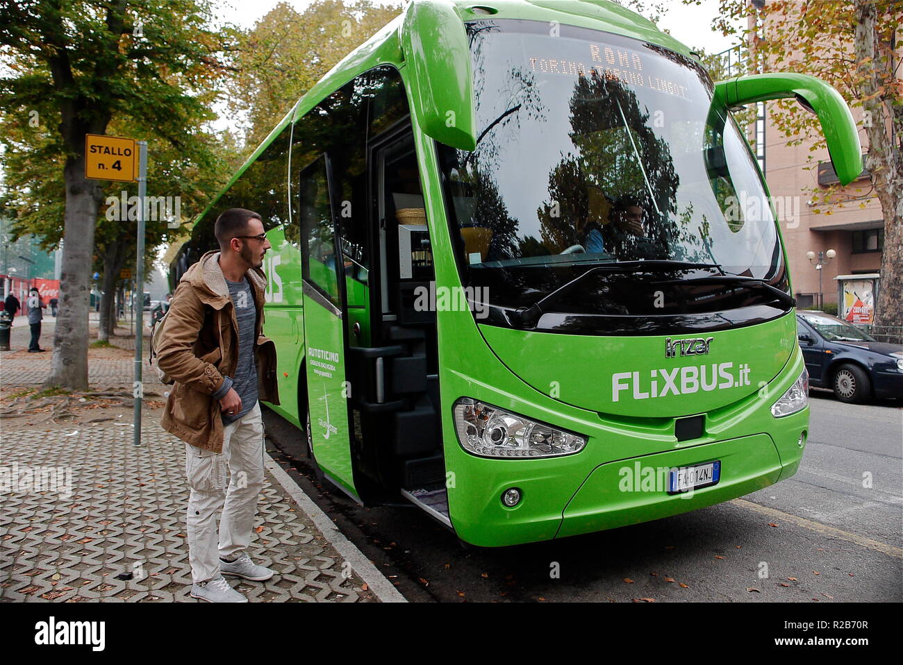 Flixbus presso la stazione di autobus, Torino, Italia Foto stock - Alamy