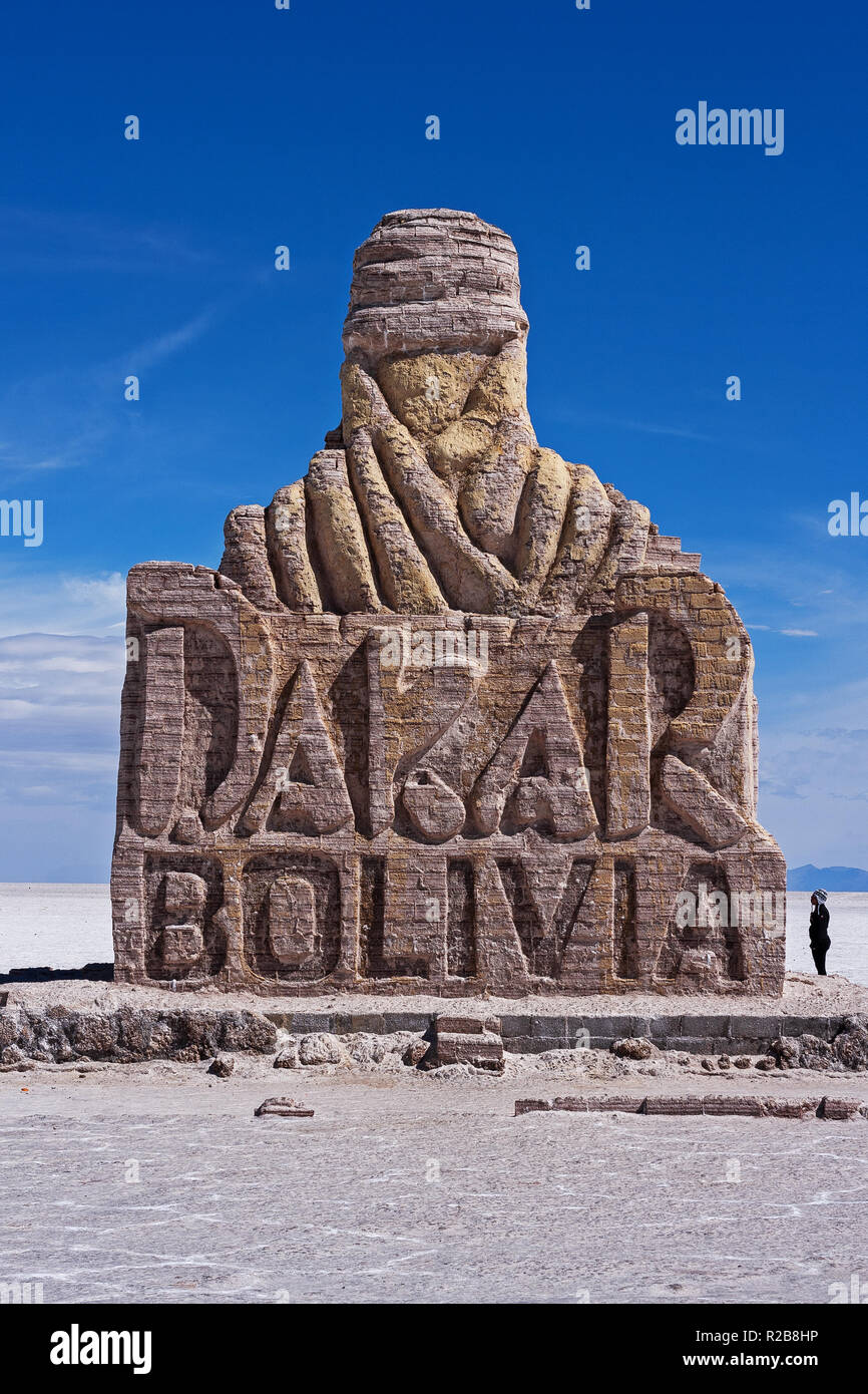 Il Dakar Rally monumento Uyuni saline (Salar de Uyuni) Bolivia America del Sud Foto Stock
