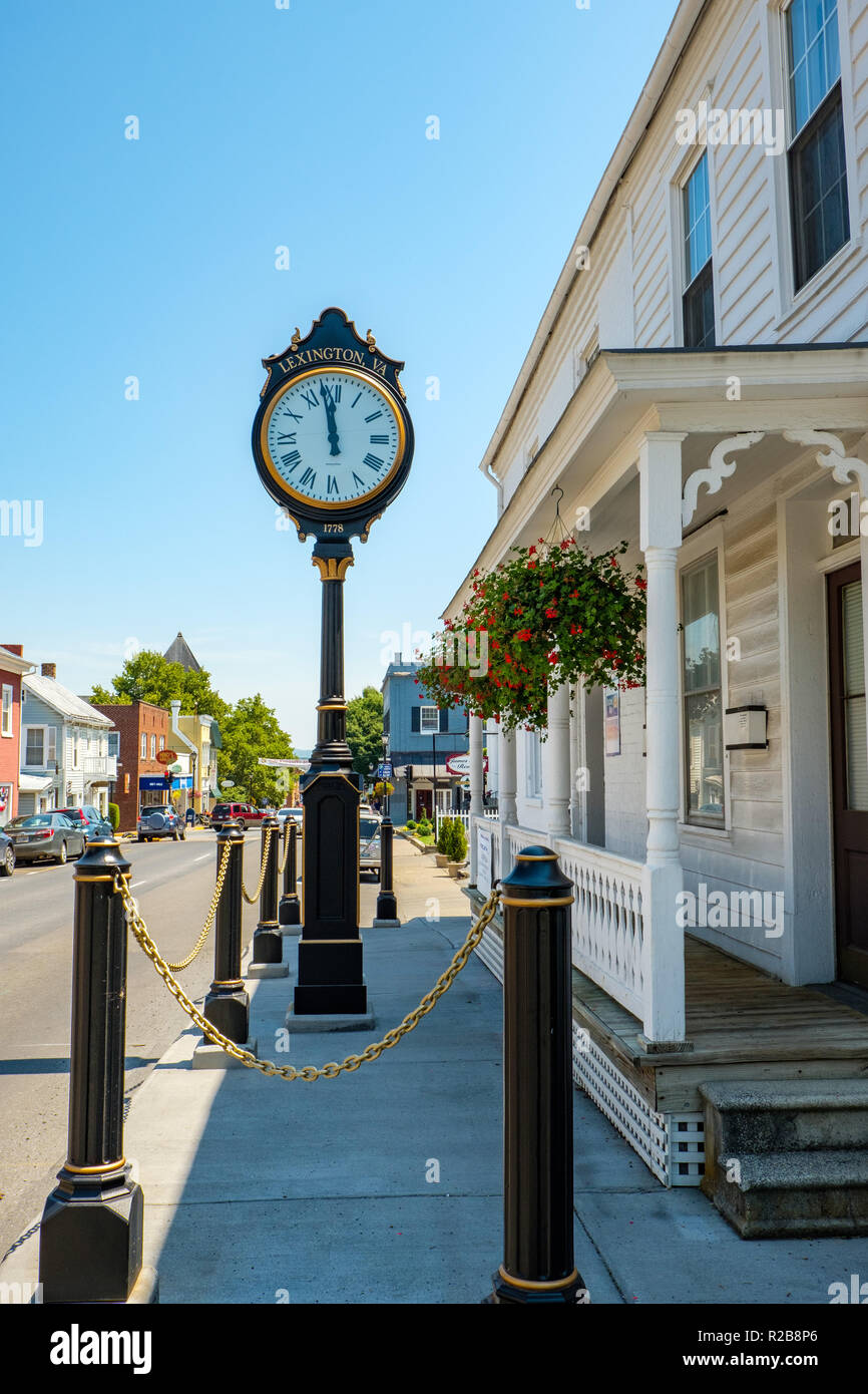 Post orologio, South Main Street, Lexington, Virginia Foto Stock