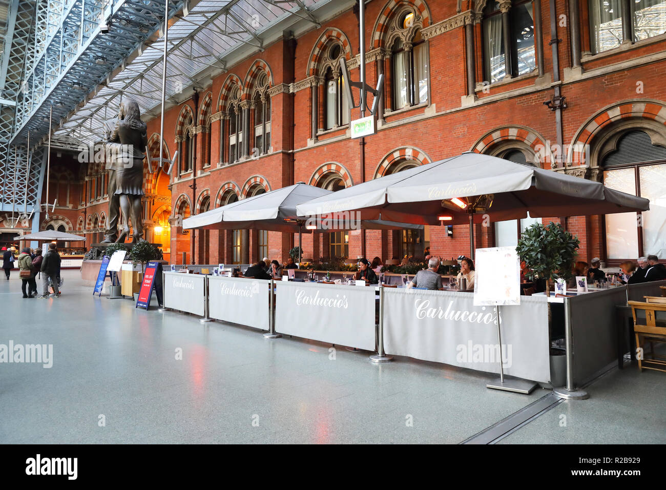 Carluccio's restaurant a St Pancras International train station, a Londra, Regno Unito Foto Stock