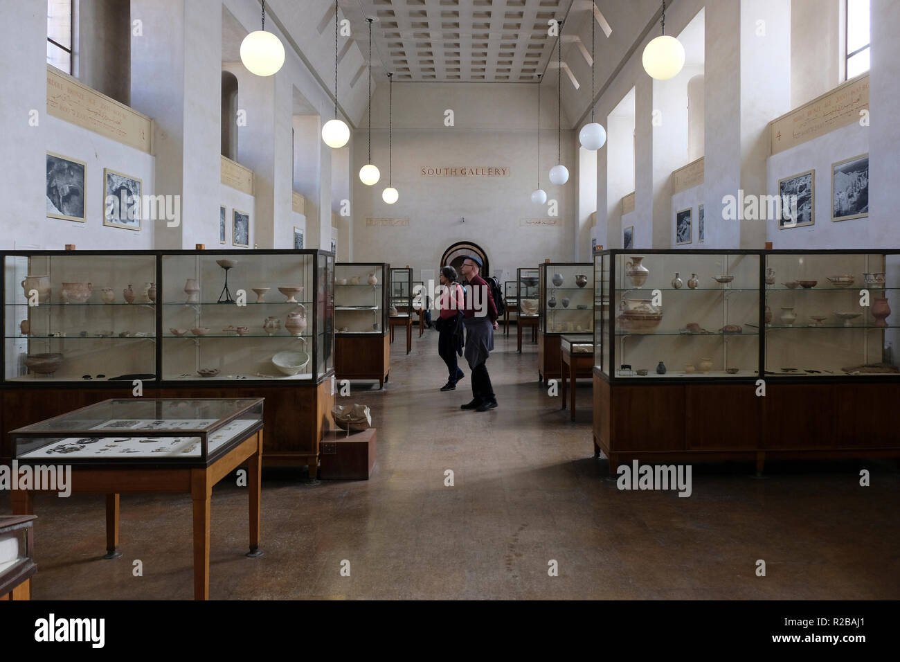 Showroom al Rockefeller Museum, che ospita una grande collezione di reperti ritrovati negli scavi archeologici condotti in Palestina mandataria, negli anni venti e trenta è situato nella zona est di Gerusalemme Israele Foto Stock