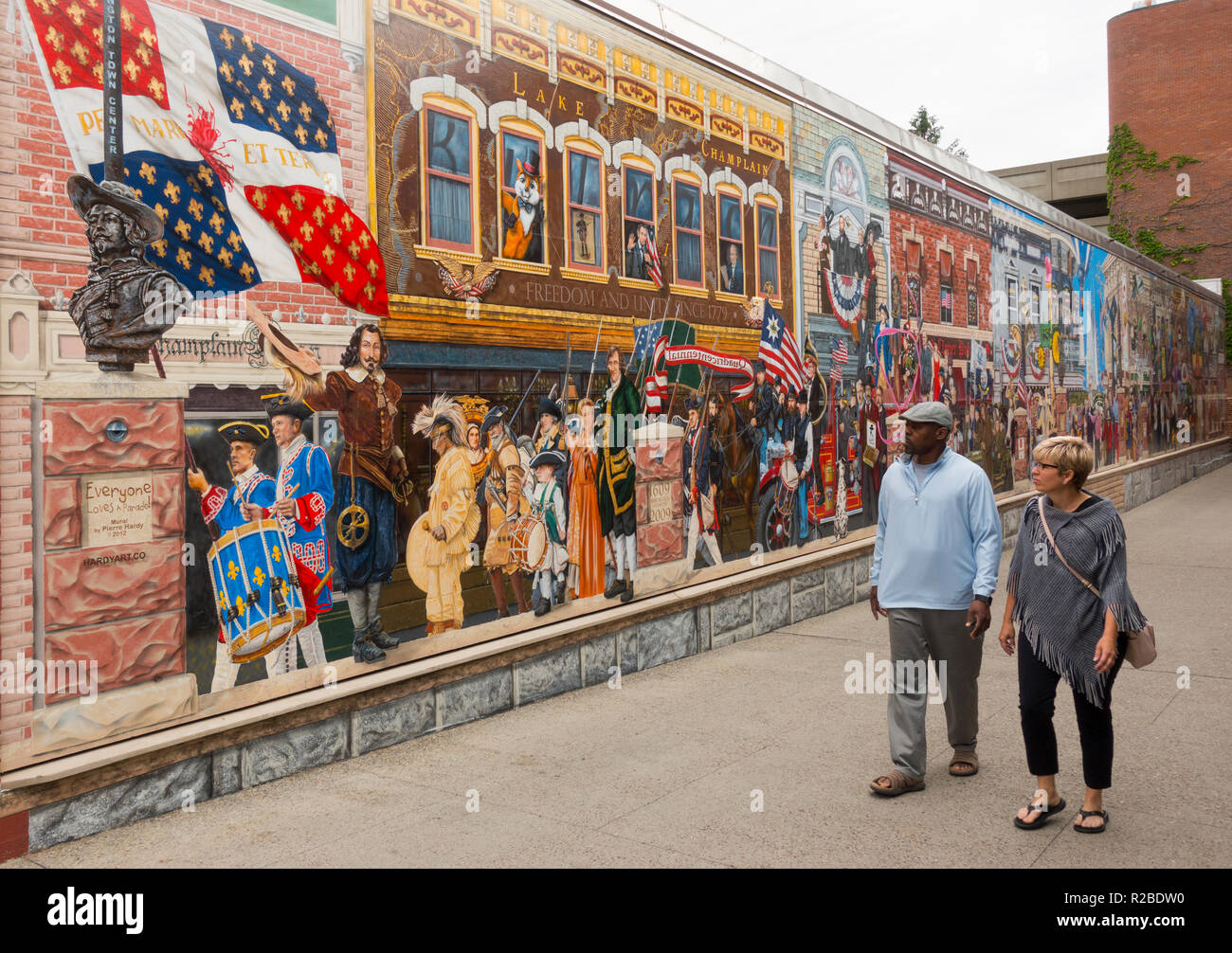 Ognuno ama una parata murale pubblico Burlington Vermont Foto Stock