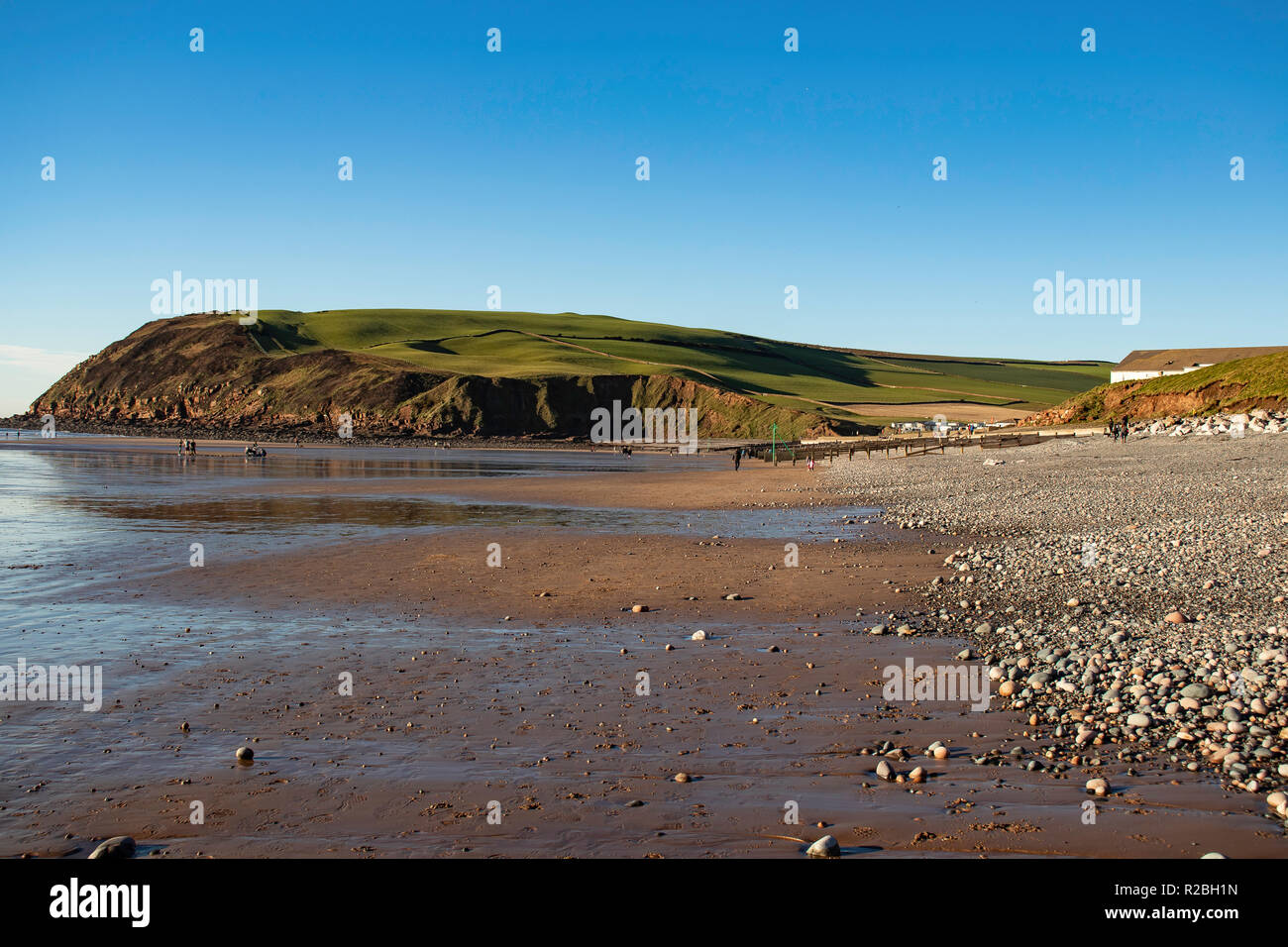 St api testa su una bella giornata autunnale con cielo blu chiaro -St api, Whitehaven, Cumbria Foto Stock