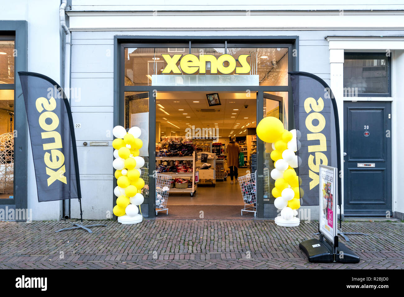 Xenos succursale in Sneek, Paesi Bassi. Xenos è una catena di negozi di beni nel cibo marketfields, elettrodomestici e la decorazione degli interni. Foto Stock