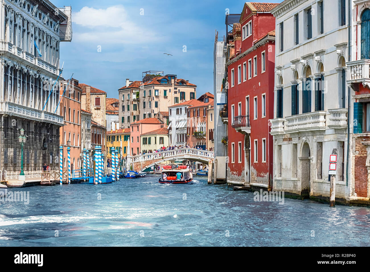 Venezia, Italia - 29 aprile: architettura paesaggistica lungo il Canal Grande nel sestiere di Cannaregio, Venezia, Italia, Aprile 29, 2018 Foto Stock