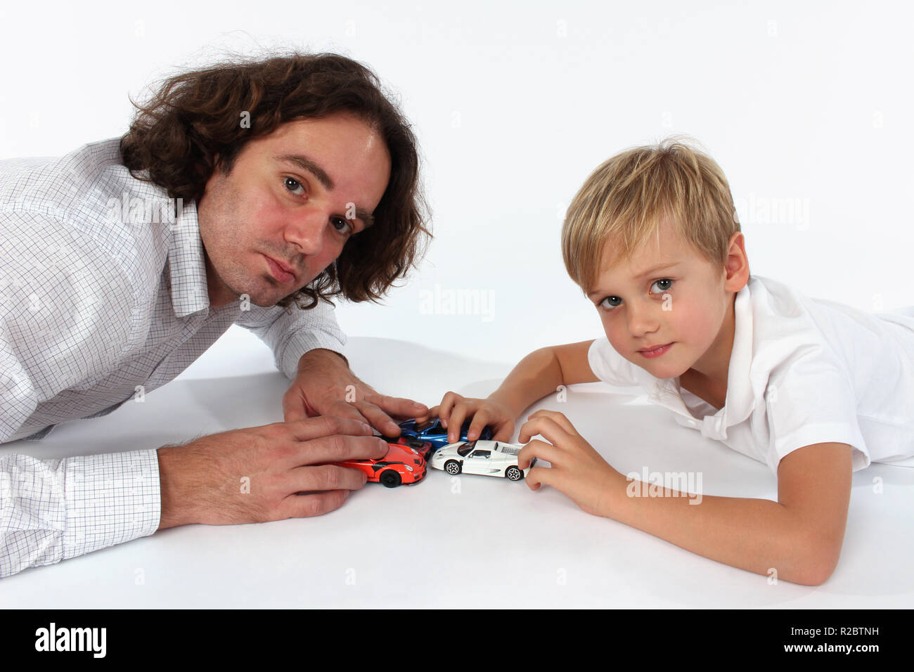 Papà sta giocando con il suo figlio Foto Stock