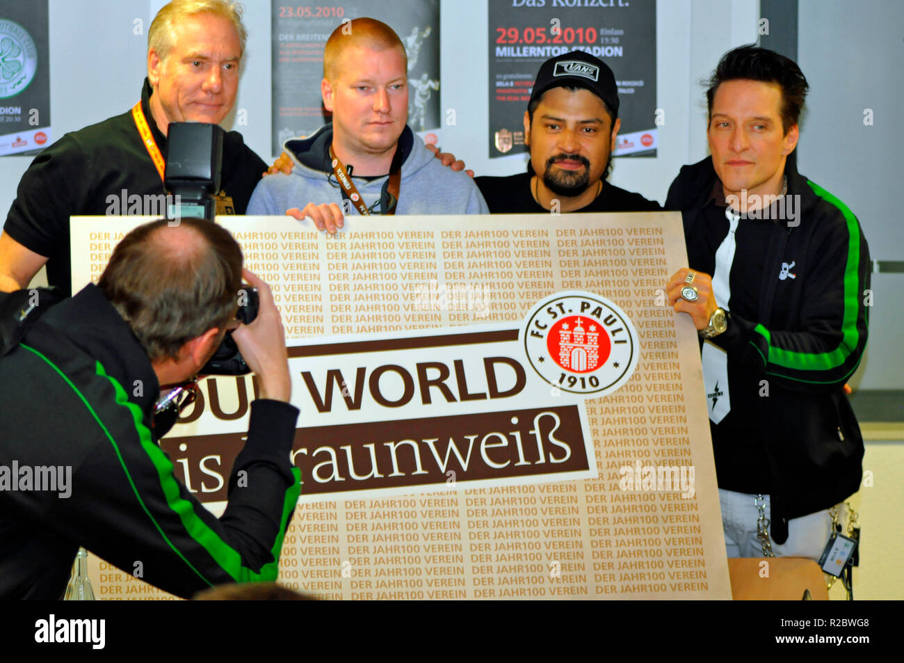 PK FC St Pauli mit Bela B. zur Einhundertjahr-Geburtstagsfeier am Millerntor, Amburgo, Deutschland Foto Stock