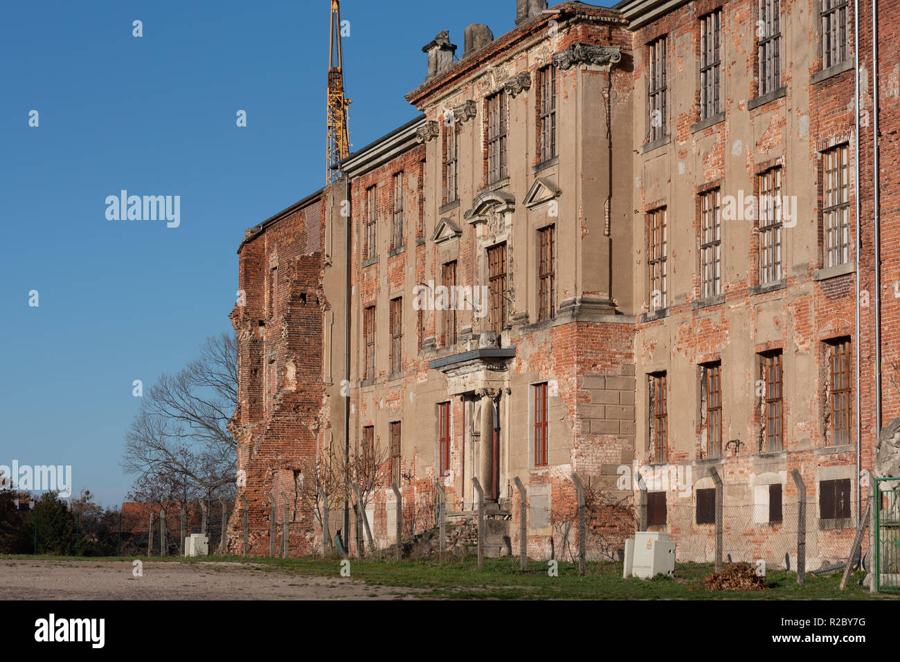 Vista del castello di Zerbst nella città di Zerbst in Sassonia-Anhalt. Fu la residenza castello dei principi della Anhalt-Zerbst e fu pesantemente danneggiata Foto Stock