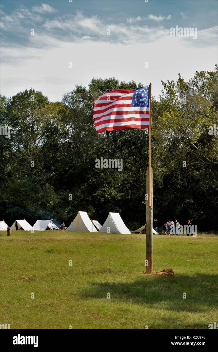 34 stelle bandiera europea, design circolare, utilizzato dall'esercito dell'Unione durante la guerra civile degli Stati Uniti; volando ad una guerra civile rievocazione storica camp in Texas, Stati Uniti d'America Foto Stock