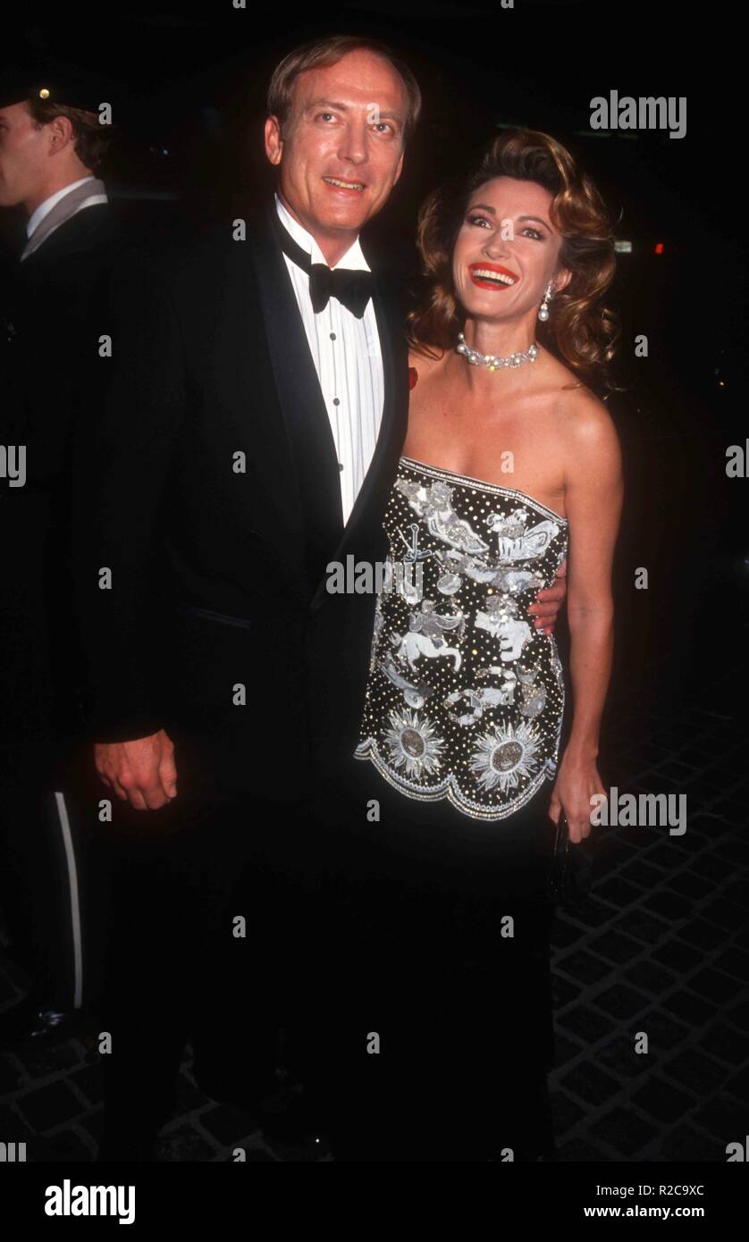BEVERLY HILLS, CA - gennaio 23: attore James Keach e moglie attrice Jane Seymour frequentare il cinquantesimo Annuale di Golden Globe Awards il 23 gennaio 1993 presso il Beverly Hilton Hotel di Beverly Hills, la California. Foto di Barry re/Alamy Stock Photo Foto Stock
