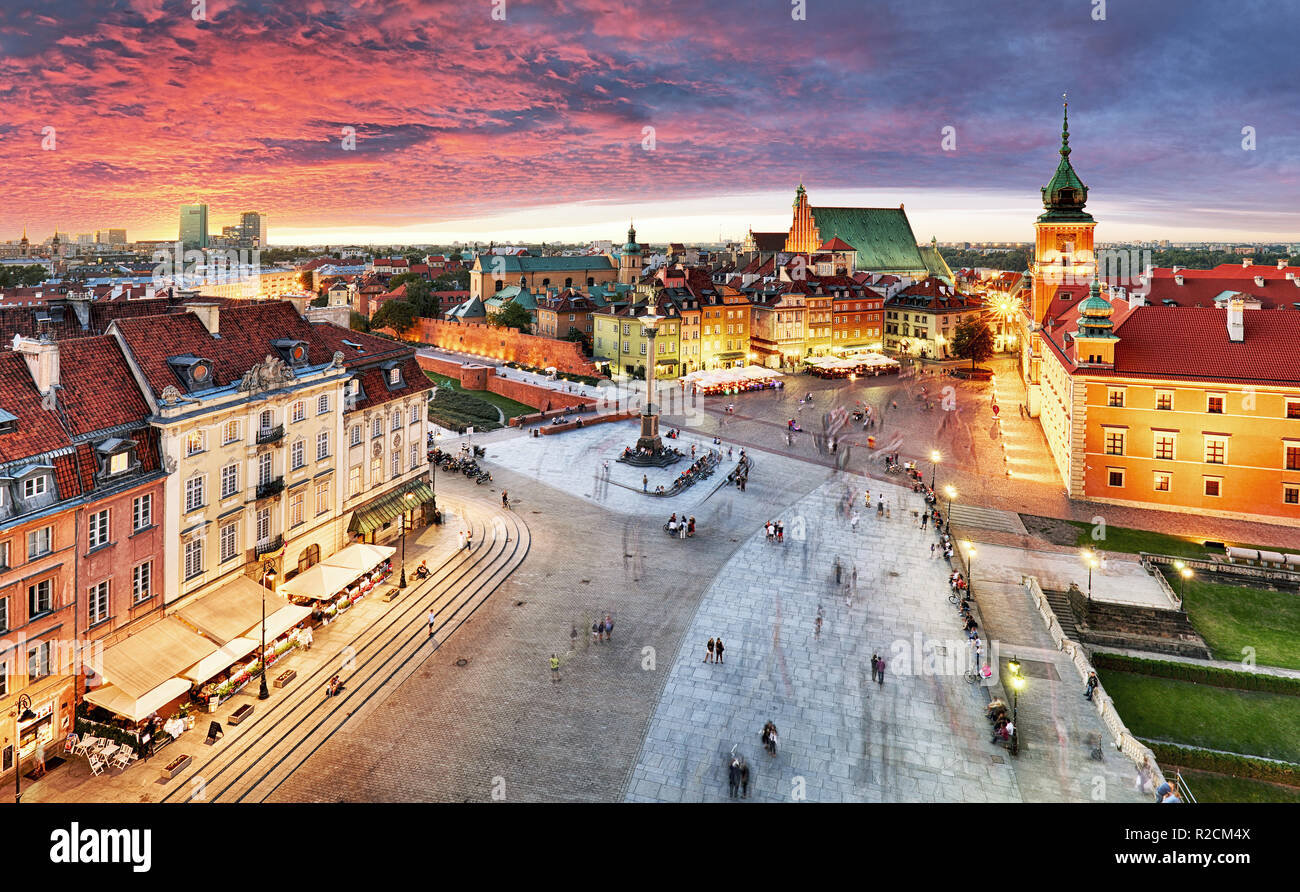 Varsavia il castello reale e la città vecchia al tramonto, Polonia Foto Stock