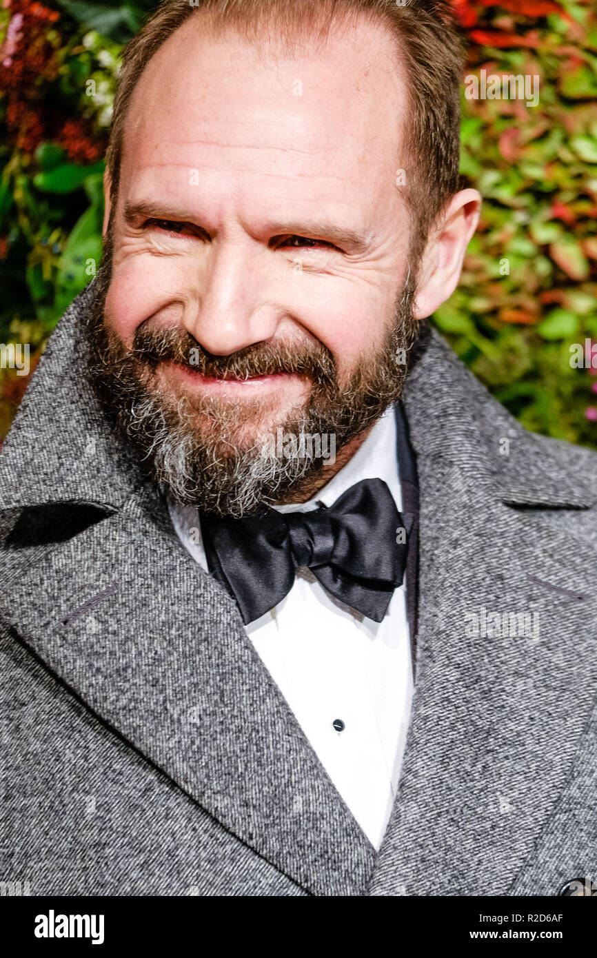 Londra, Regno Unito. Xviii Nov, 2018. Ralph Fiennes al sessantaquattresimo Evening Standard Theatre Awards 2018 Domenica 18 Novembre 2018 presso il Theatre Royal Drury Lane, Londra. Nella foto: Ralph Fiennes. Credito: Julie Edwards/Alamy Live News Foto Stock