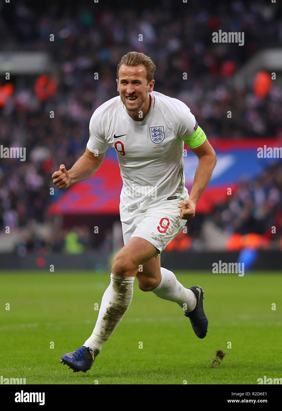 Harry Kane di Inghilterra festeggia dopo aver segnato il suo i lati secondo e il gol vincente, mettendo in Inghilterra 2-1 avanti - Inghilterra v Croazia , Nazioni UEFA League - Gruppo A4, lo Stadio di Wembley, London - 18 novembre 2018 Foto Stock