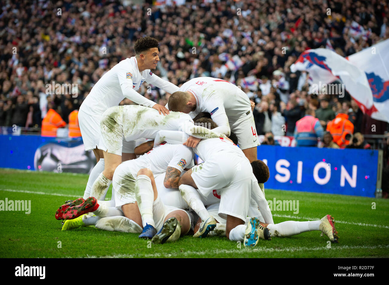 Londra, Regno Unito. Xviii Nov, 2018. I giocatori di Inghilterra celebrare dopo rigature durante il campionato un gruppo 4 match delle Nazioni UEFA League tra Inghilterra e Croazia presso la stadio di Wembley a Londra, in Gran Bretagna il 9 novembre 18, 2018. In Inghilterra ha vinto 2-1. (Xinhua/Marek Dorcik) Credito: Marek Dorcik/Xinhua/Alamy Live News Foto Stock