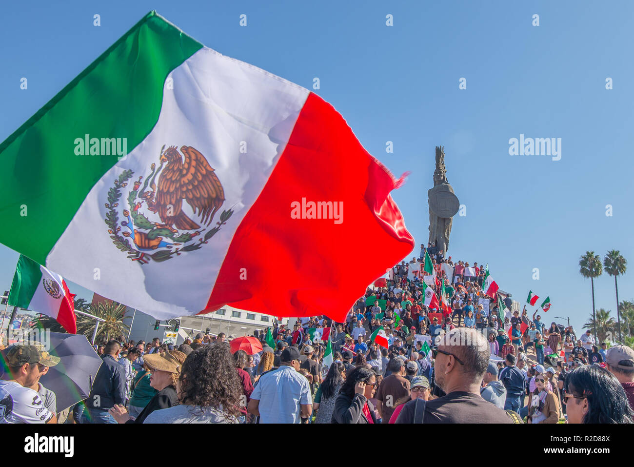 Tijuana, Messico. Xviii Nov, 2018. in Tijuana, Messico, dimostranti radunati a Glorieta a Cuauhtémoc per protestare contro l'arrivo di migliaia di .di richiedenti asilo provenienti da America centrale, aka ""migranti caravan'' il 18 novembre 2018. Credito: Vito Di Stefano/ZUMA filo/Alamy Live News Foto Stock