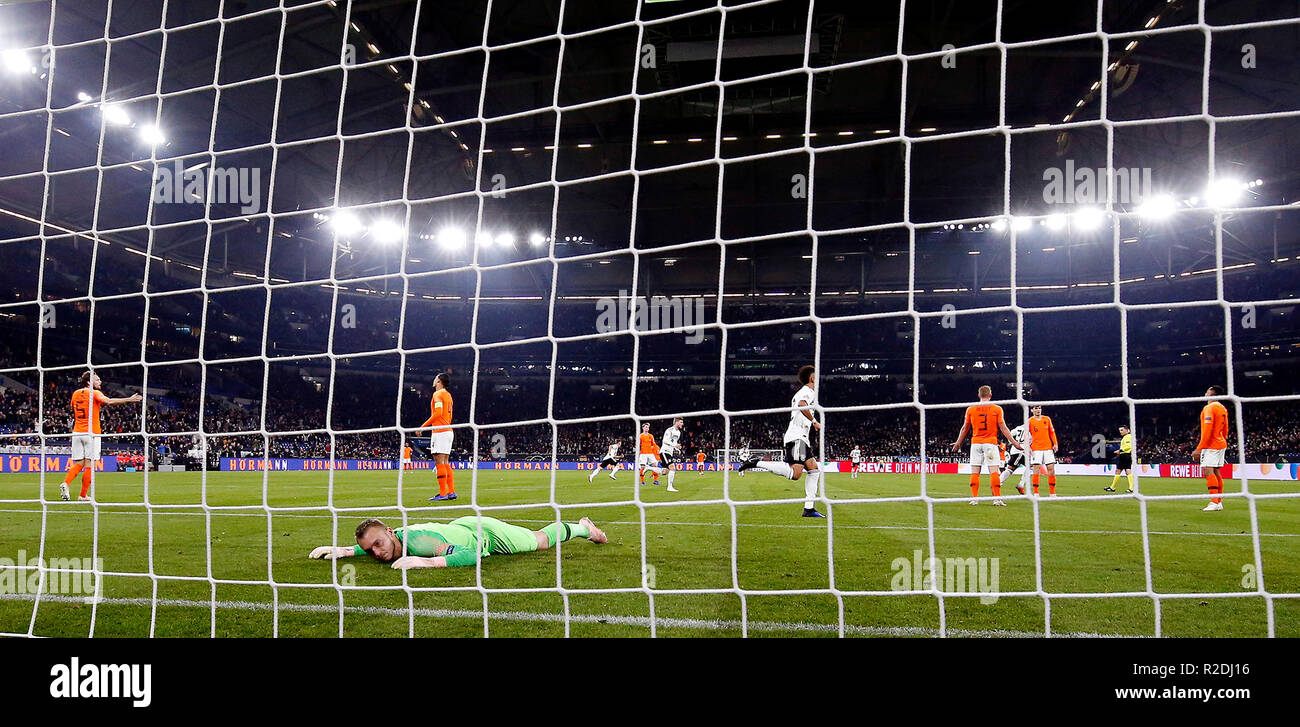 Gelsenkirchen (Germania). Il 19 Novembre, 2018. GELSENKIRCHEN, Veltins Arena , 19-11-2018, calcio, stagione 2018 / 2019, Paesi Bassi portiere Jasper Cillissen (L) sconsolato durante le Nazioni League Germania - Paesi Bassi. Credito: Pro scatti/Alamy Live News Foto Stock