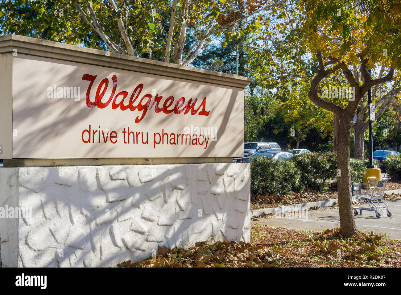 Dicembre 6, 2017 San Jose / CA / STATI UNITI D'AMERICA - Walgreens drive thru segno farmacia Foto Stock