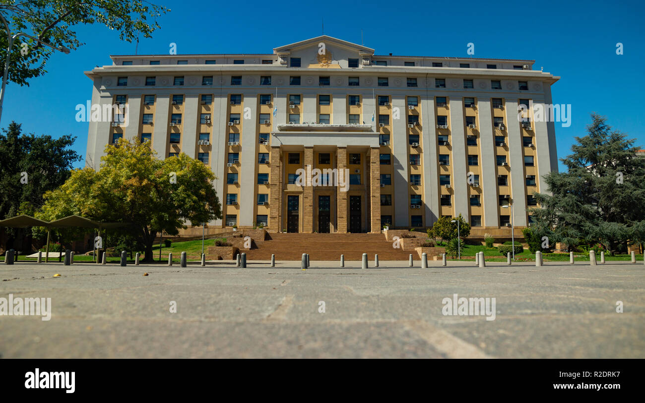 Vista dell'edificio dove la Casa del Governo opera nel centro della città Foto Stock