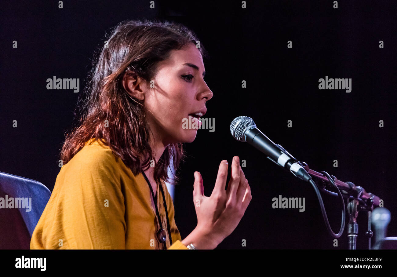 VERONICA SWIFT parla a donne in jazz conferenza in occasione della 61a MONTEREY JAZZ FESTIVAL - Monterey, California Foto Stock