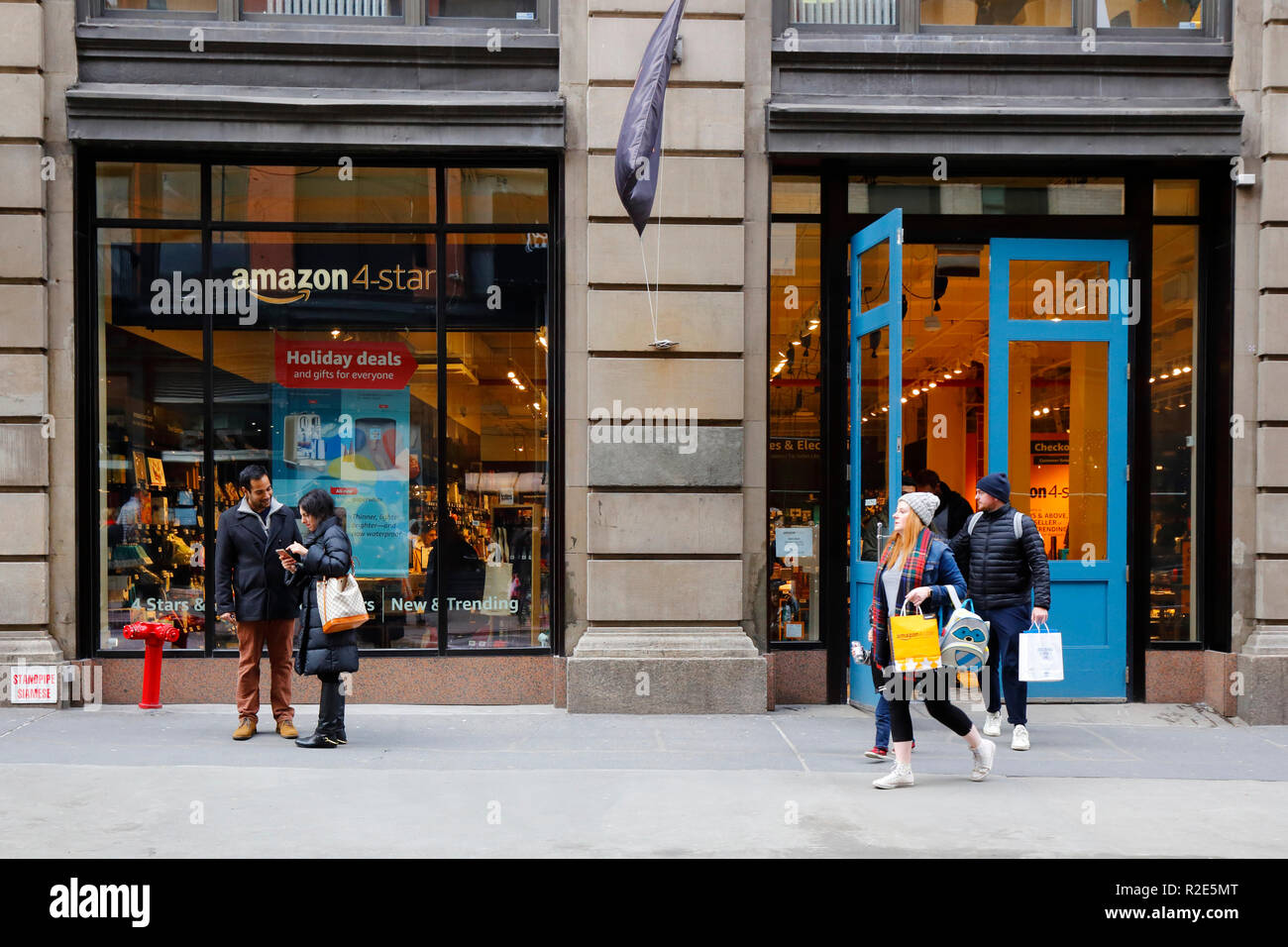 Storefront storico] Amazon 4-Star, 72 Spring St, New York, New York.  Esterno di un negozio di articoli eclettici nel quartiere SoHo di Manhattan  Foto stock - Alamy