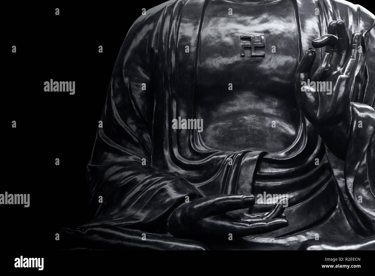 Pietra asiatici statua del Buddha in nero con copia spazio per il testo arte monotono. Foto Stock