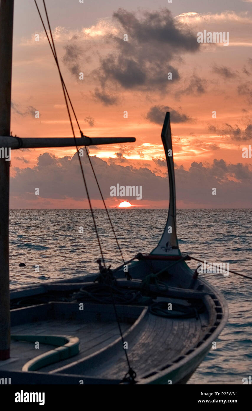 Dhoni in sunset,Maldive Foto Stock