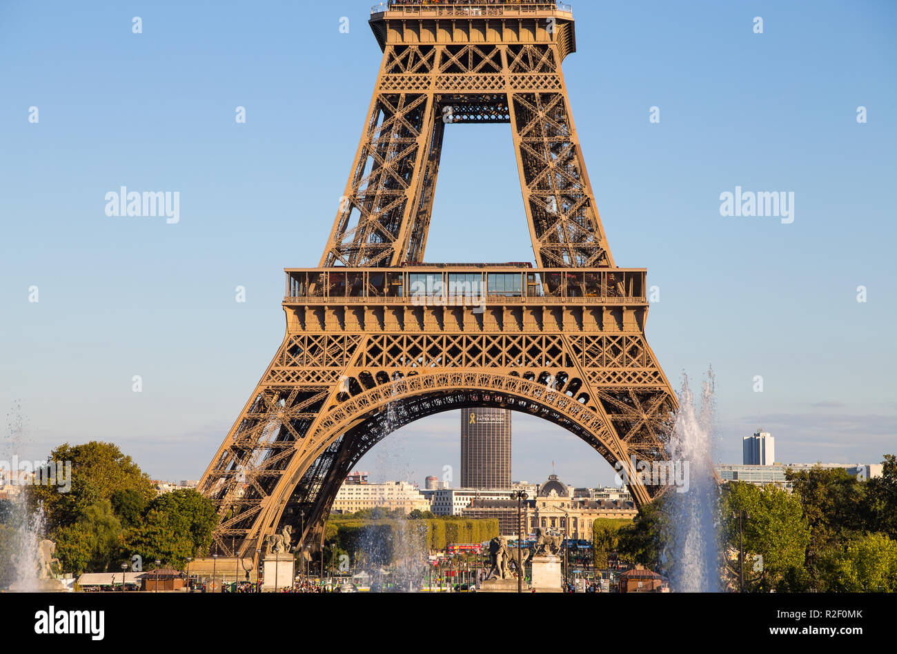 Parigi, Francia, 7 settembre 2018 - Vista della Torre Eiffel close-up dal Trocadero a Parigi, Francia. Foto Stock