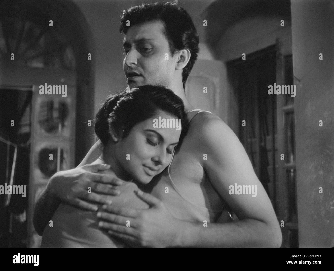 Kapurush il vigliacco Anno : 1965 India Direttore : Satyajit Ray Madhabi Mukherjee, Soumitra Chatterjee Foto Stock