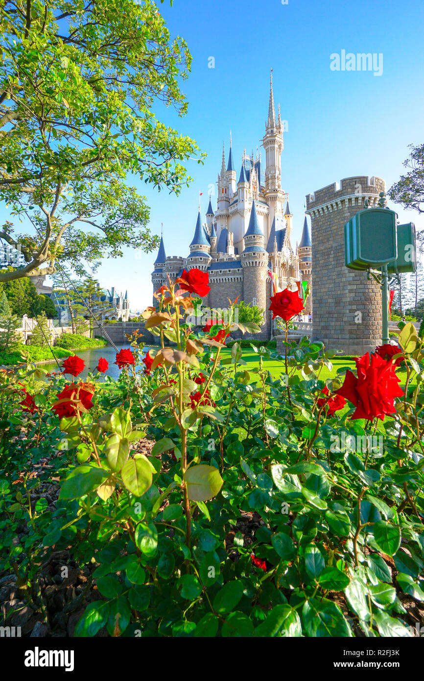 Bellissimo il Castello di Cenerentola, l'icona di Tokyo Disneyland a Tokyo Disney Resort in Urayasu, nella prefettura di Chiba, Tokyo, Giappone Foto Stock