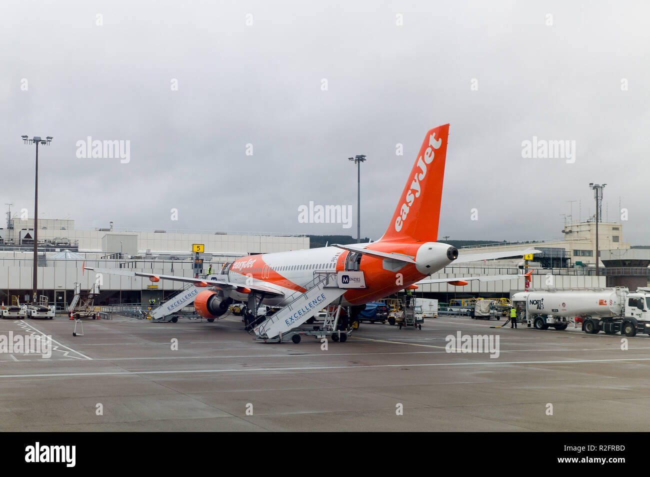 Easyjet aereo all'Aeroporto di Aberdeen. Scozia Foto Stock