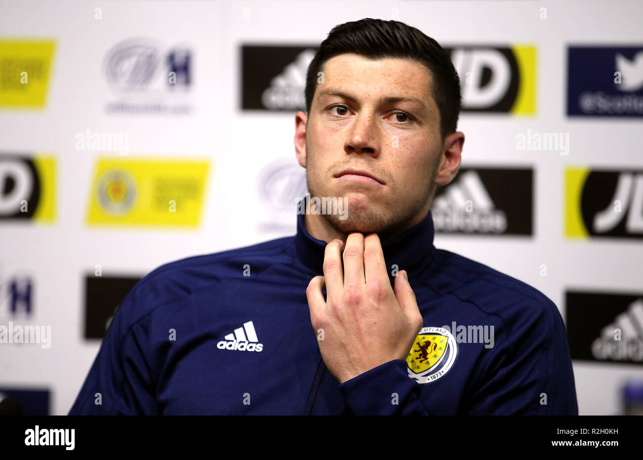 Scott McKenna della Scozia durante la conferenza stampa a Hampden Park, Glasgow. PREMERE ASSOCIAZIONE foto. Data immagine: Lunedì 19 novembre 2018. Scopri la storia di calcio della Pennsylvania Scotland. Il credito fotografico dovrebbe essere: Jane Barlow/PA Wire. Foto Stock