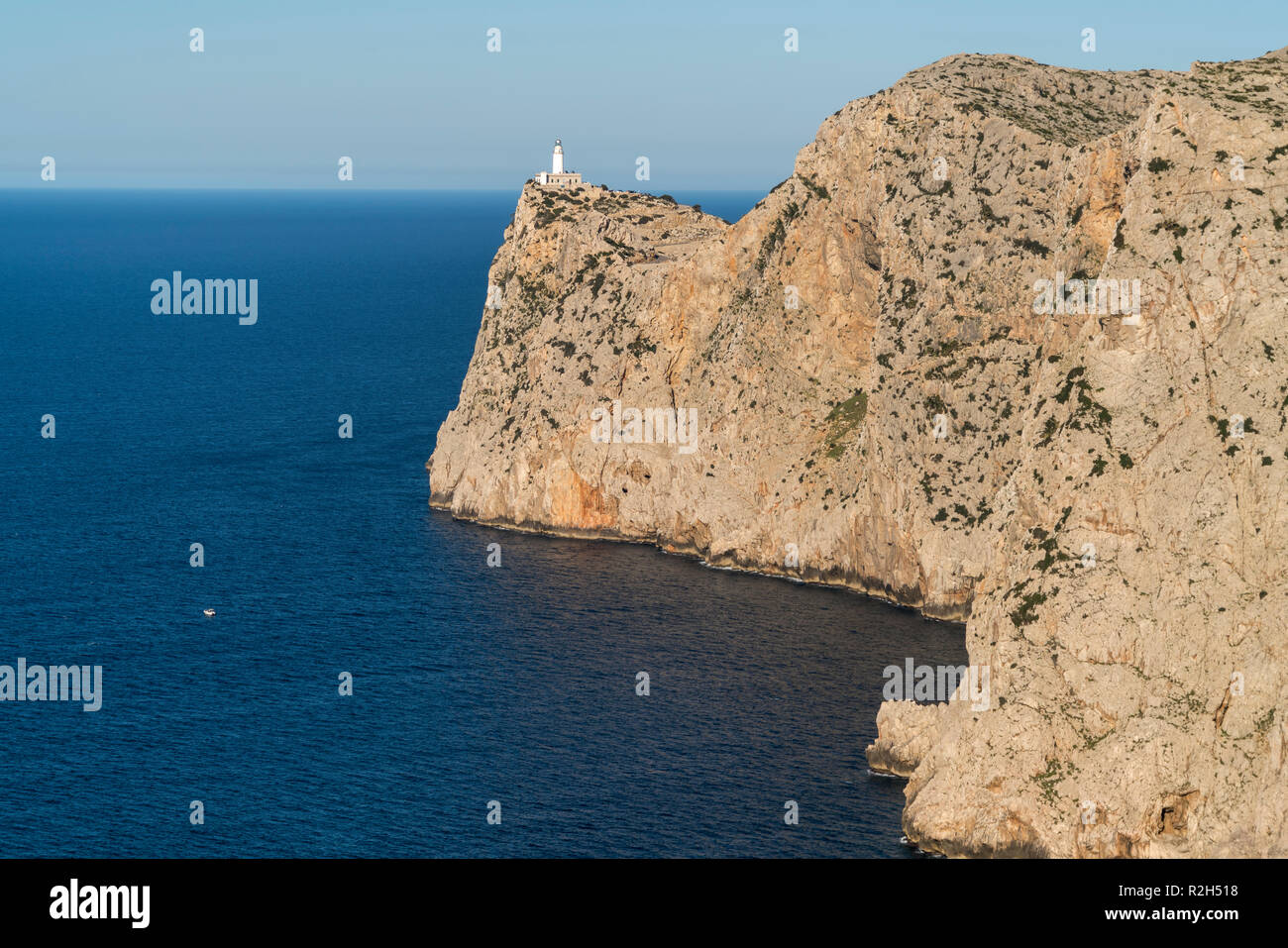Leuchtturm lontano de Formentor, Cap Formentor, Mallorca, Balearen, Spanien | faro lontano de Formentor, Cap de Formentor, Maiorca, isole Baleari Foto Stock