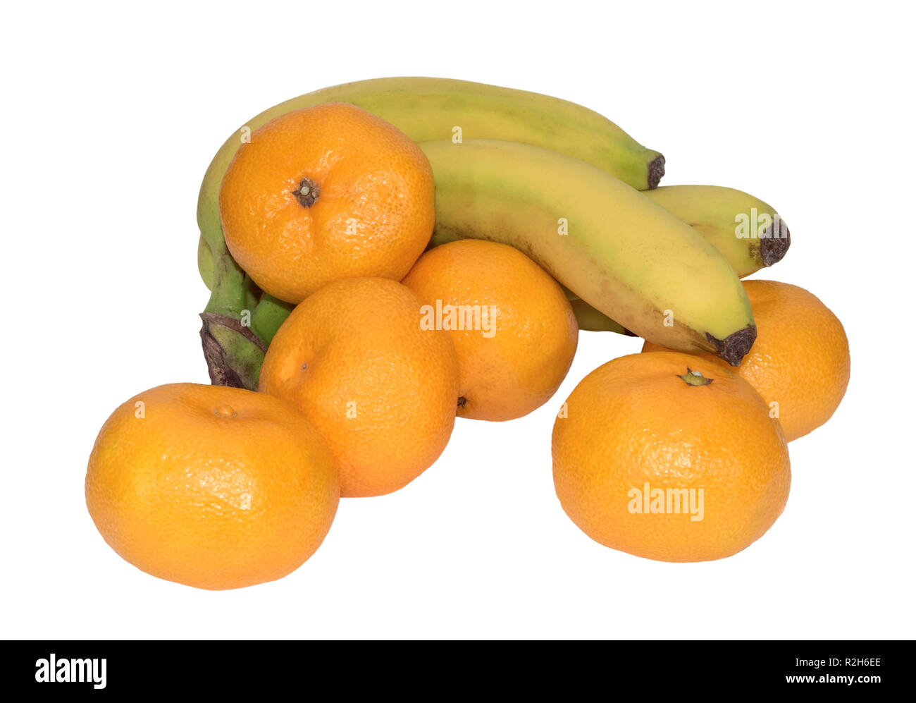 Immagine di ripe tangerini e banane isolati su sfondo bianco Foto Stock