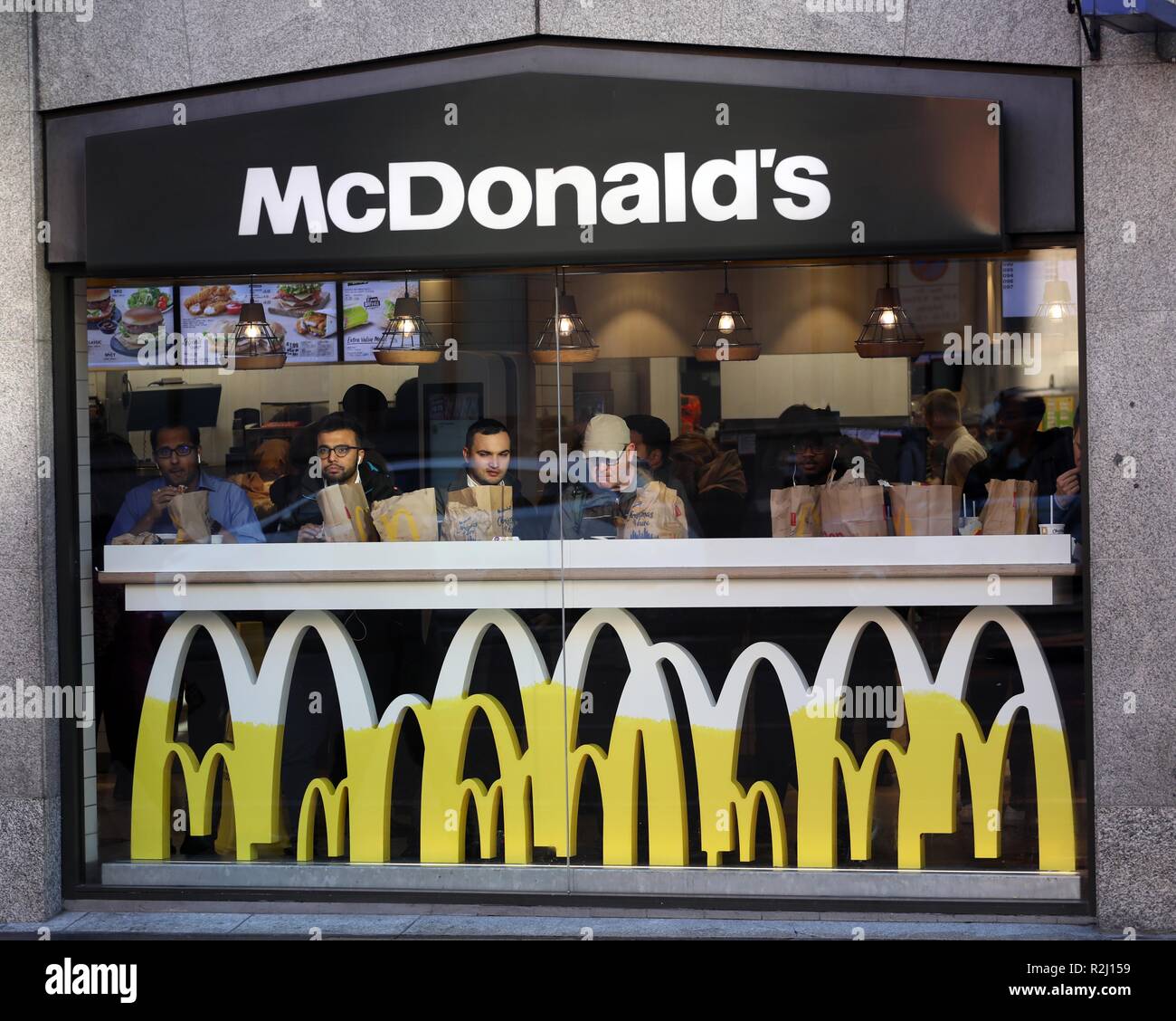 McDonald's ristorante fast food finestra Foto Stock