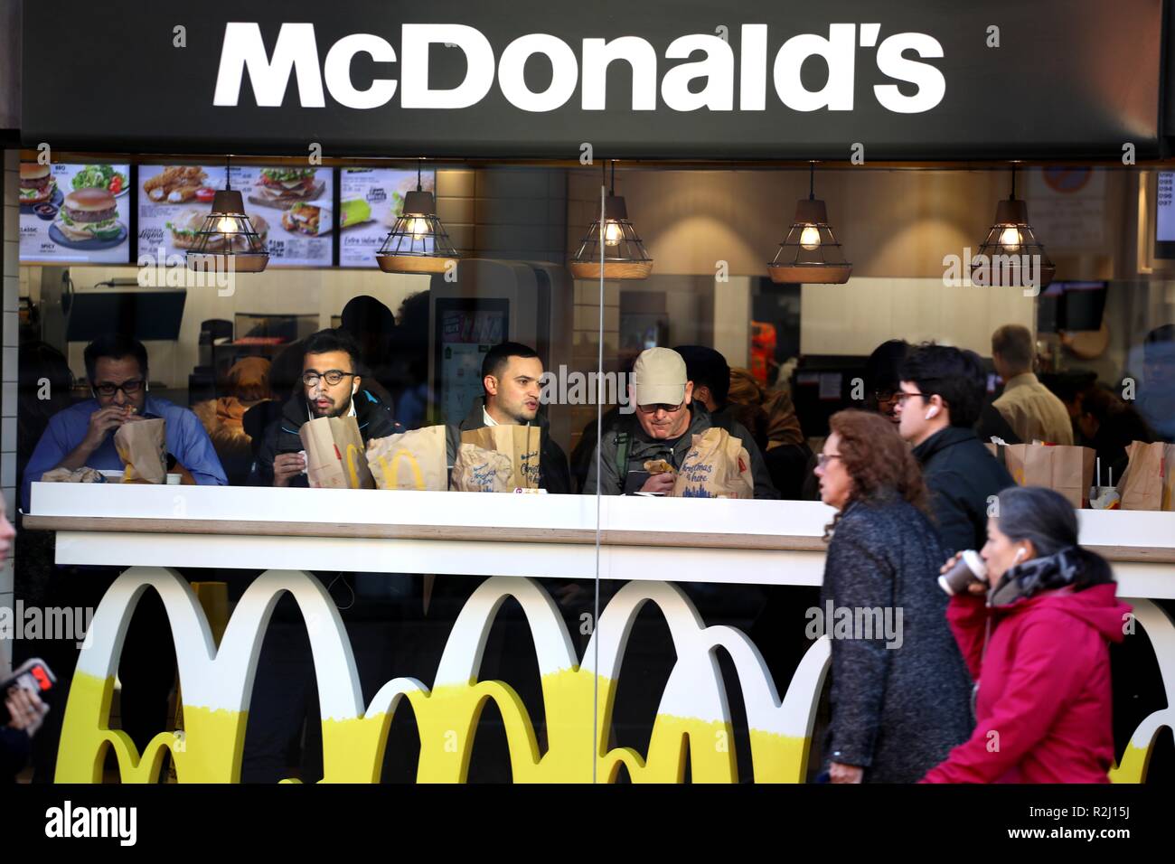 McDonald's ristorante fast food finestra Foto Stock