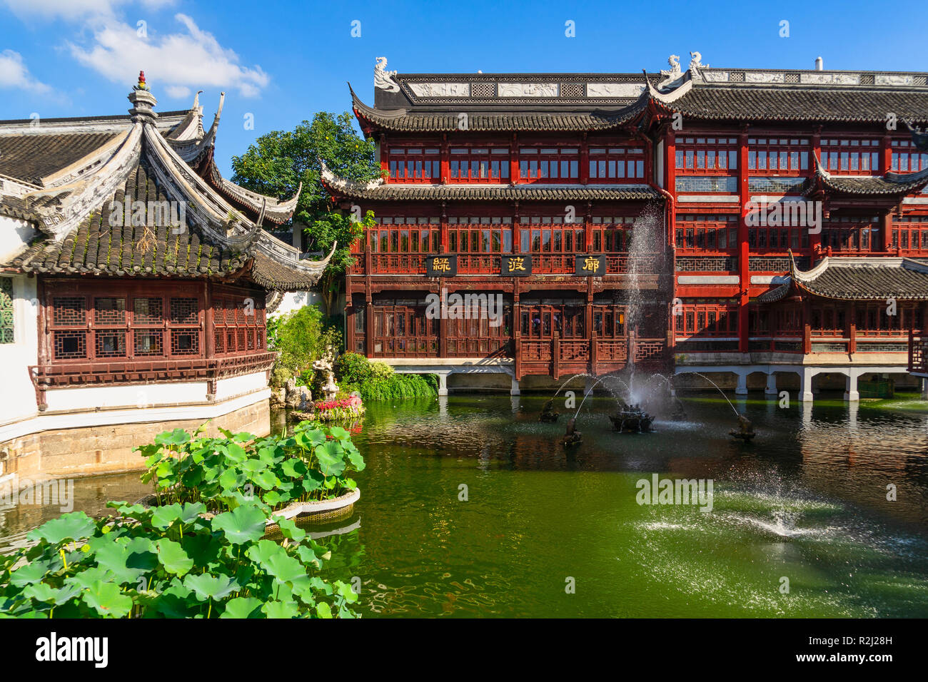 Visualizzare vicino al Giardino di Yu dal ponte Jiuqu, Shanghai, Huangpu District, Cina Foto Stock