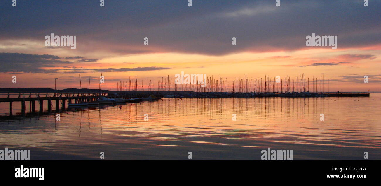 Porto al tramonto Foto Stock