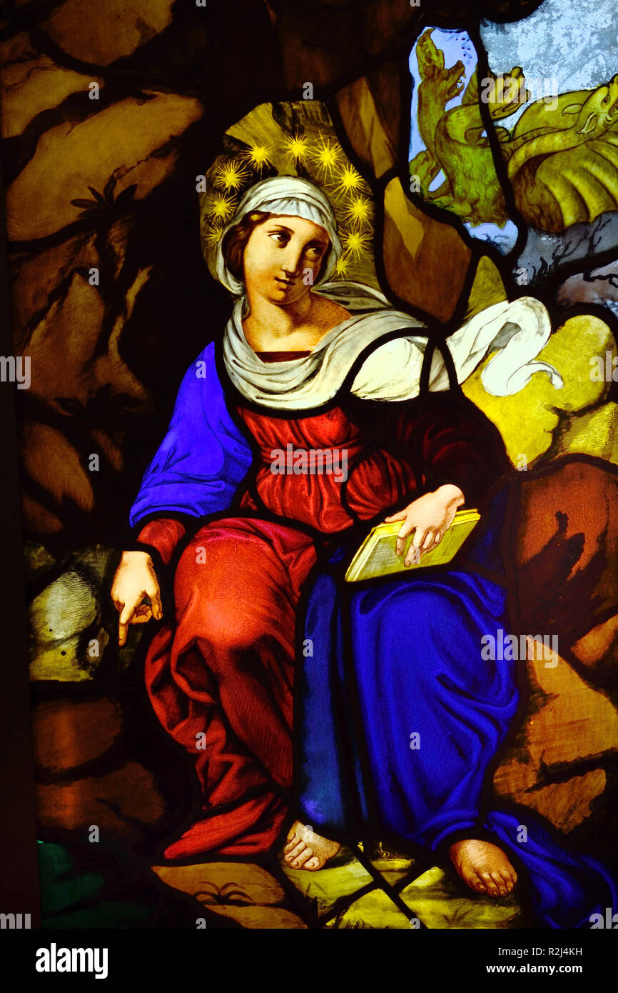 Della Cattedrale di vetrate: un grande angelo in preghiera e un angelo con specchio, secolo XIX da Pompeo - Guiseppe Bertini (.Duomo di Milano - il Duomo di Milano, Italia,l'italiano. Foto Stock