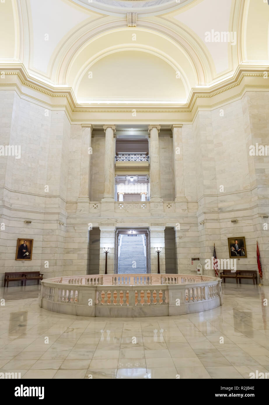 LITTLE ROCK, AK, STATI UNITI - 30 Maggio 2018: vista dell'Arkansas Capitol rotunda mostra archi e muratura in pietra Foto Stock