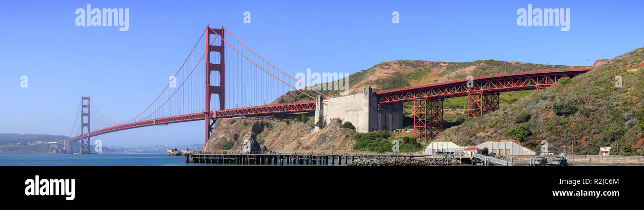 Vista panoramica del Golden Gate Bridge in una mattina di sole, San Francisco, California Foto Stock