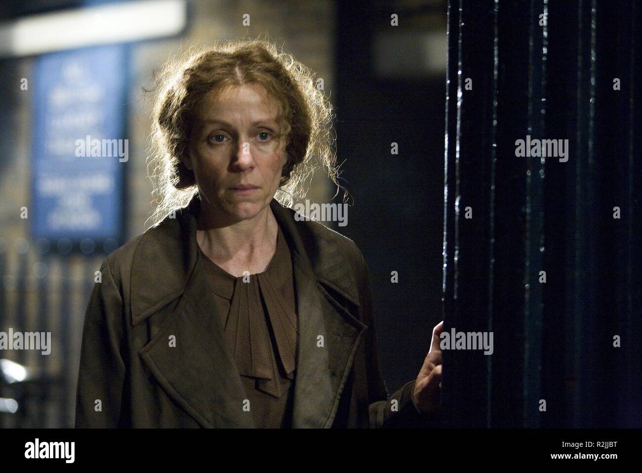 La sig.na Pettigrew vive per un giorno Anno : 2008 UK / USA Direttore : Bharat Nalluri Frances McDormand Foto Stock