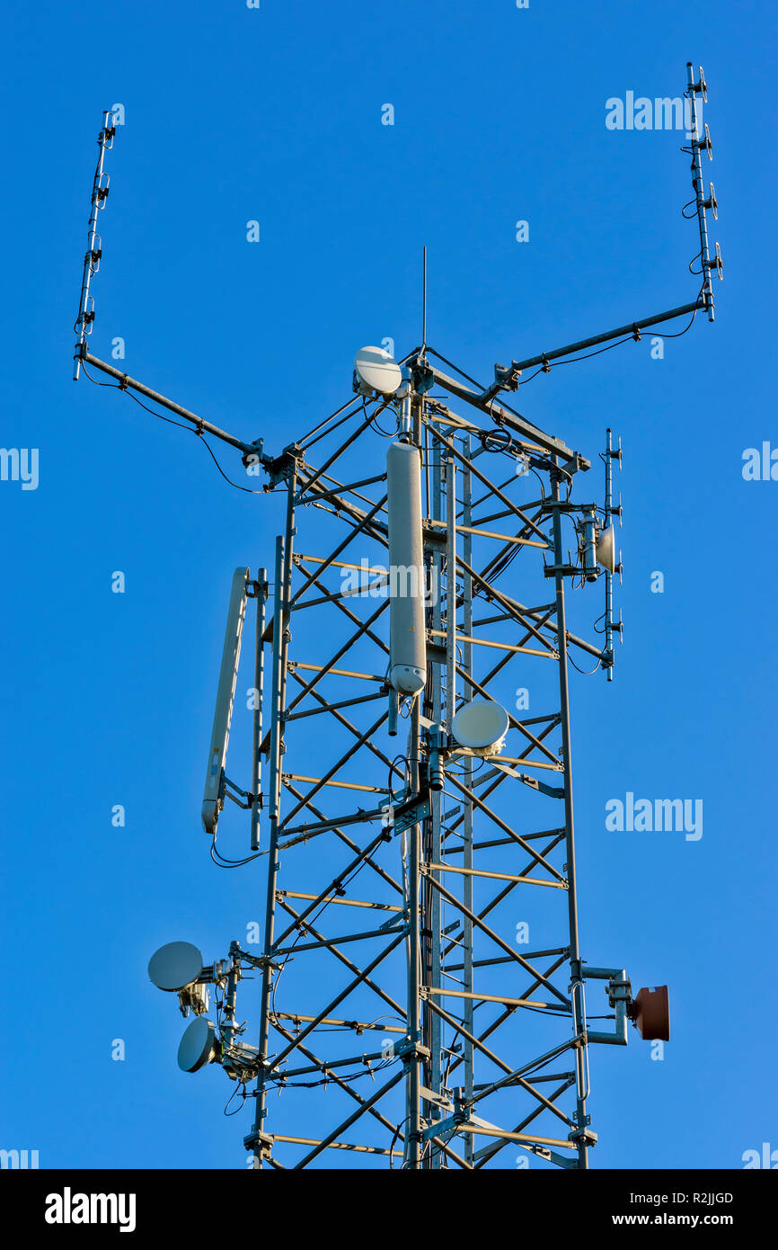 Telefono mobile montante di stazione di base sezione superiore su una collina scozzese Foto Stock