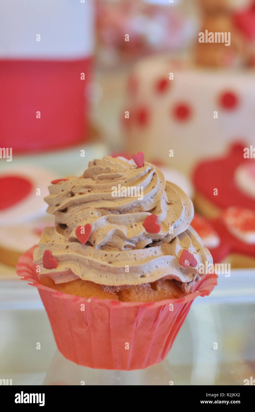 Speciale San Valentino torta decorata, cookie, tortine. Foto Stock