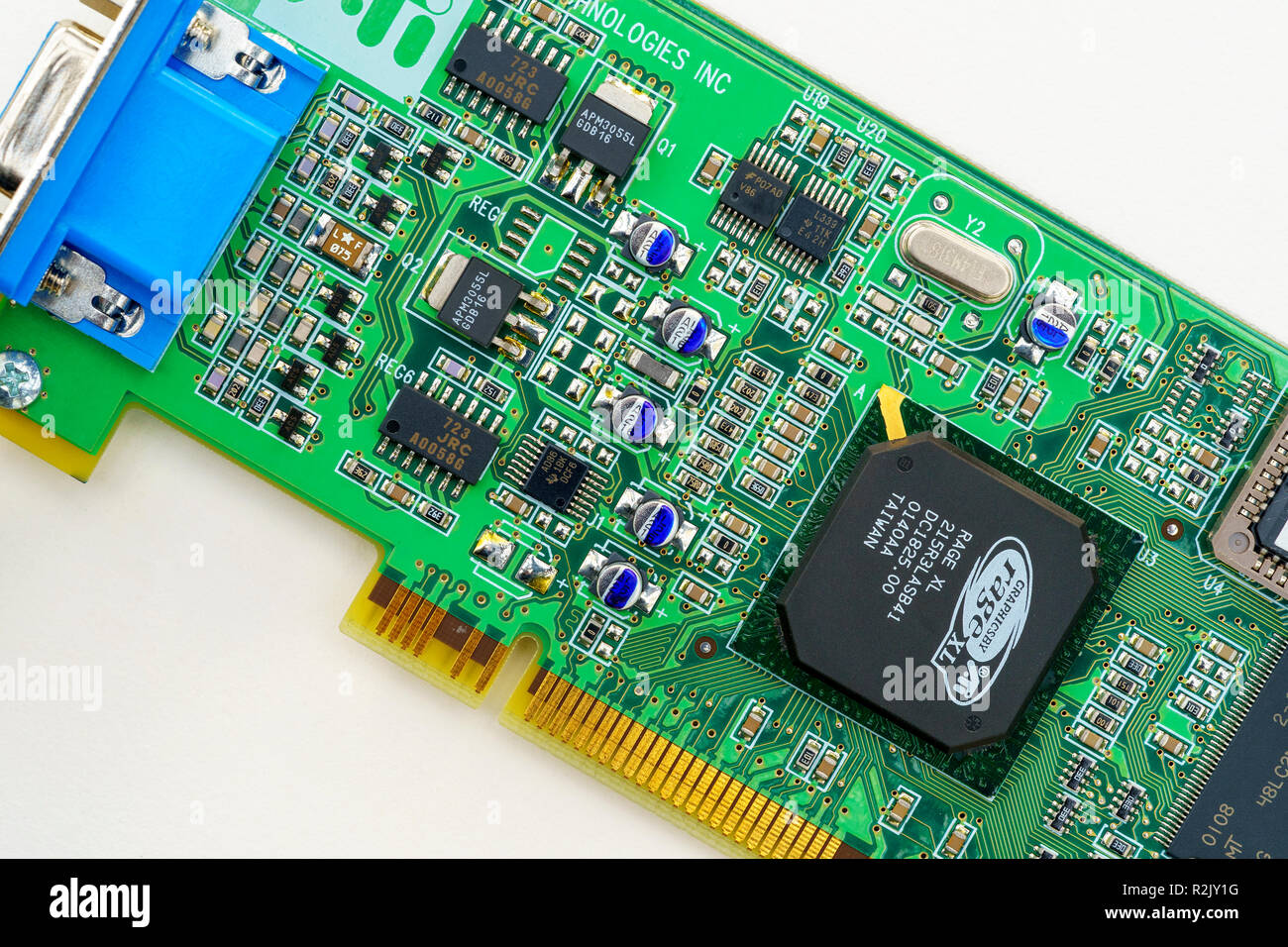 Computer graphics card close up su sfondo bianco Foto Stock