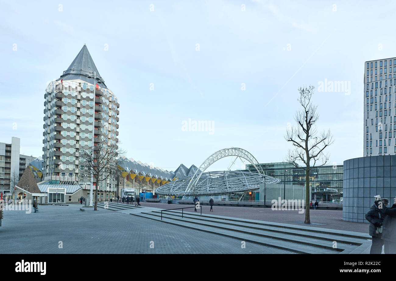 Binnenrotte, fino al 1993 il sito del viadotto ferroviario. Con matita "edificio", cube case e Blaak stazione ferroviaria Foto Stock