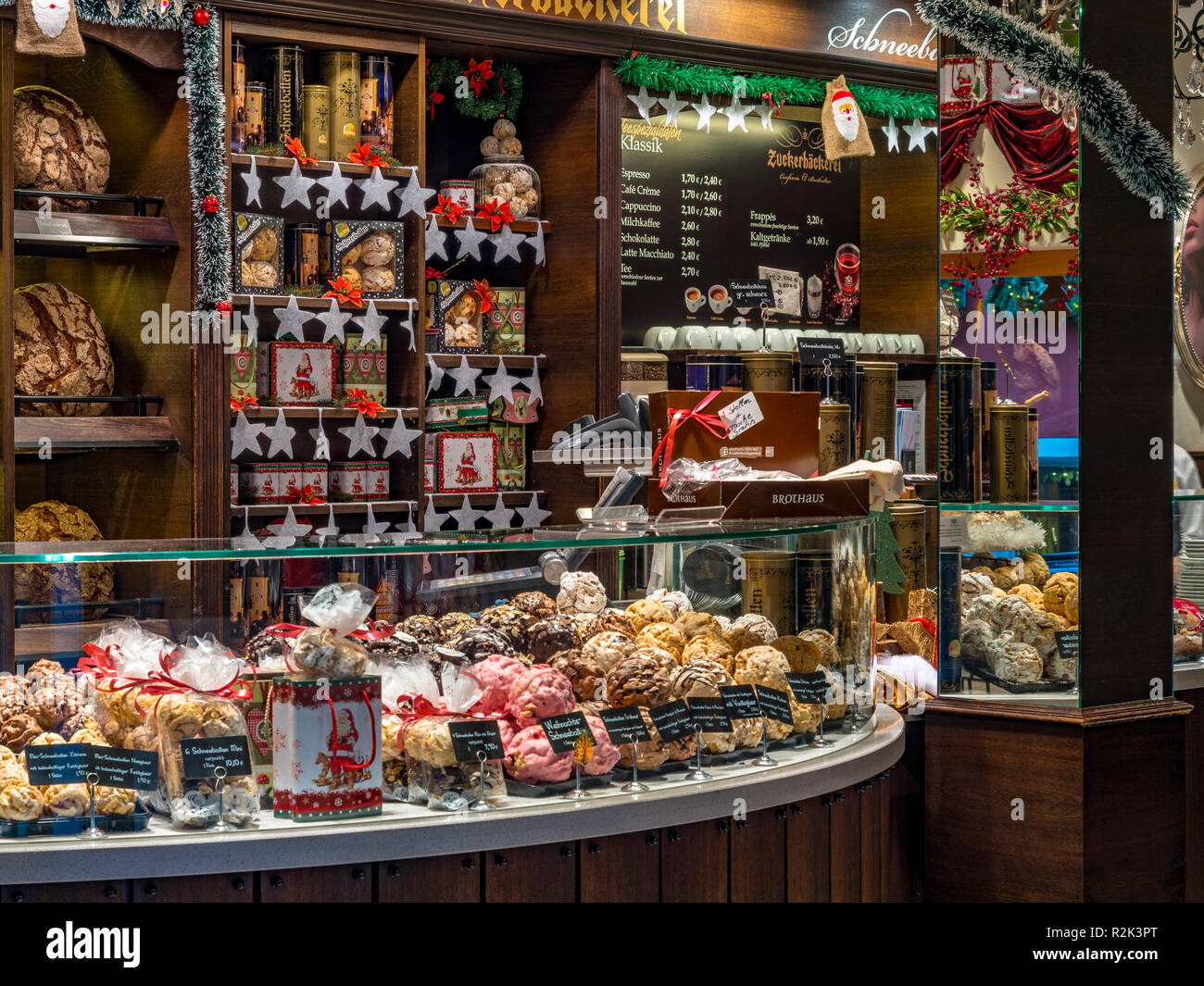 Panetteria con selezione di snowballs in Rothenburg ob der Tauber, Germania Foto Stock