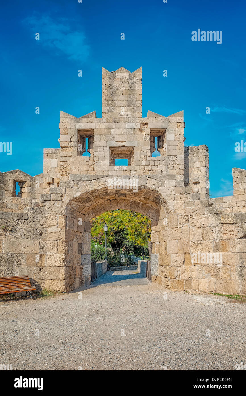 San Paolo gate è uno di più le porte della città sulla parete di Rodi città vecchia in Grecia. Foto Stock