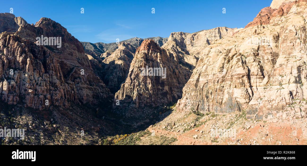 Spettacolari formazioni rocciose si trovano in Red Rock Canyon State Park appena al di fuori di Las Vegas, Nevada. Si tratta di un national Conservation Area. Foto Stock